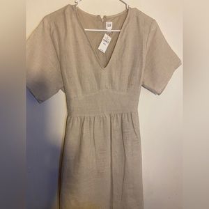 Super cute linen dress.